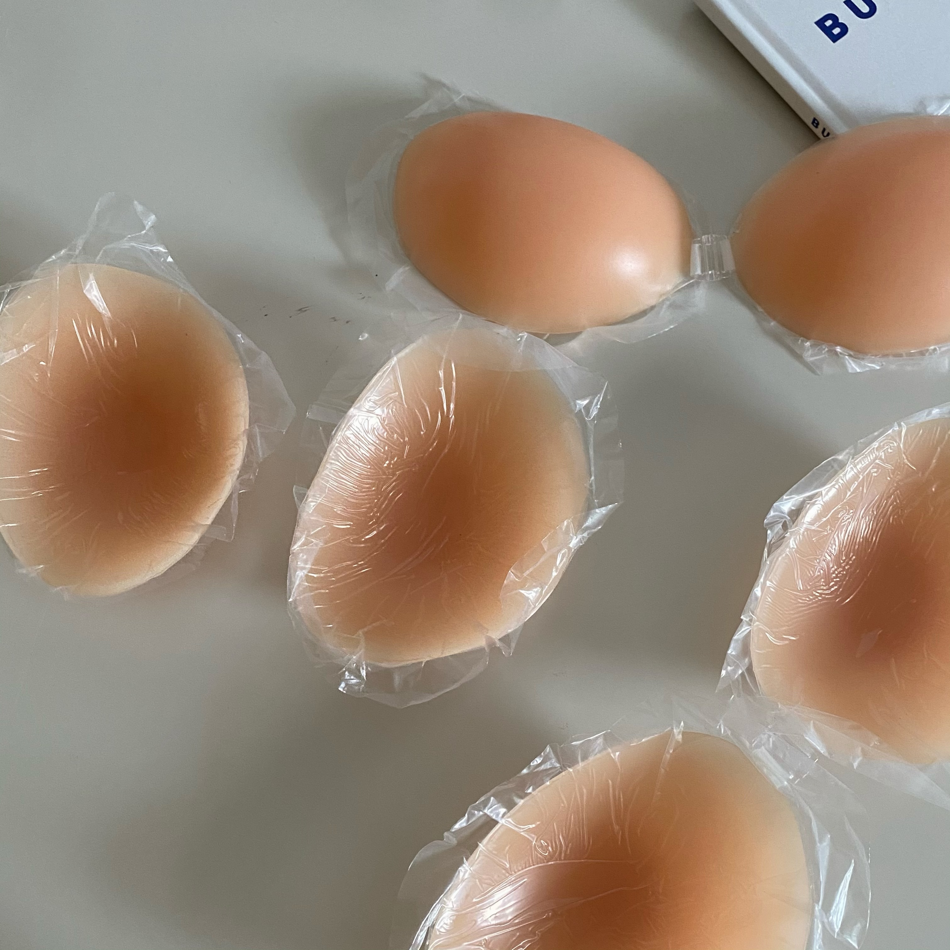 ワイヤレスシリコンニップルカバー女性のセクシーな通気性のある - Nipple Cover Pasties のレビューと価格