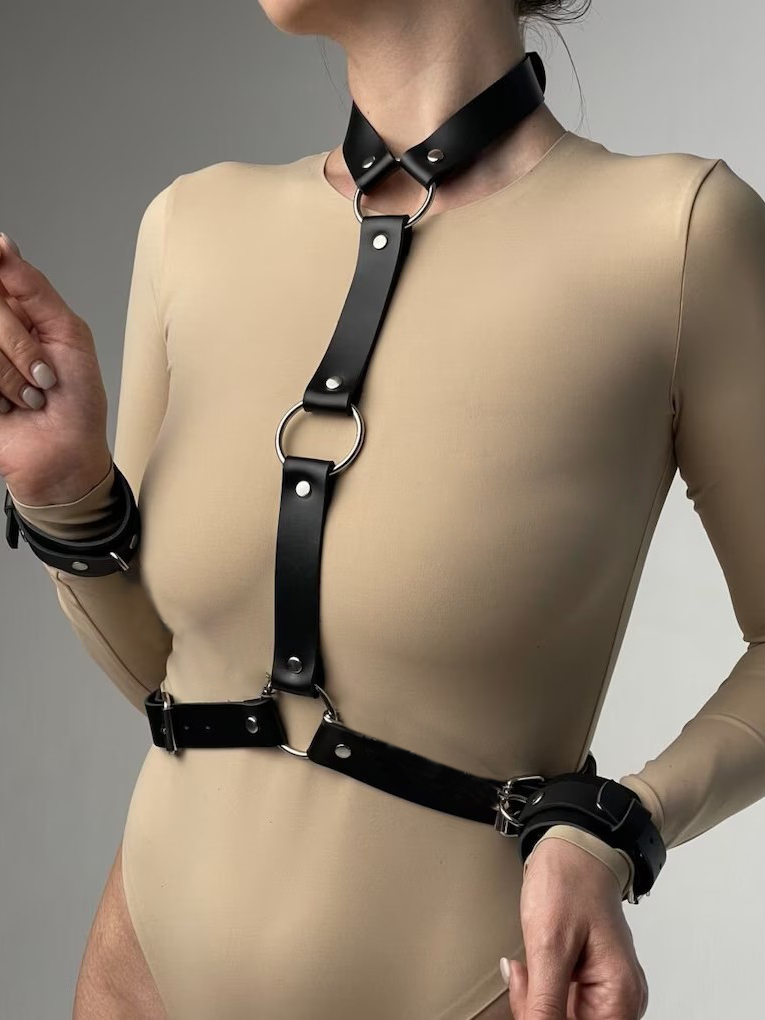 女性用セクシーレザーハーネスベルトと手錠セット、フェチ服、フ - Garter Belt Set のレビューと価格