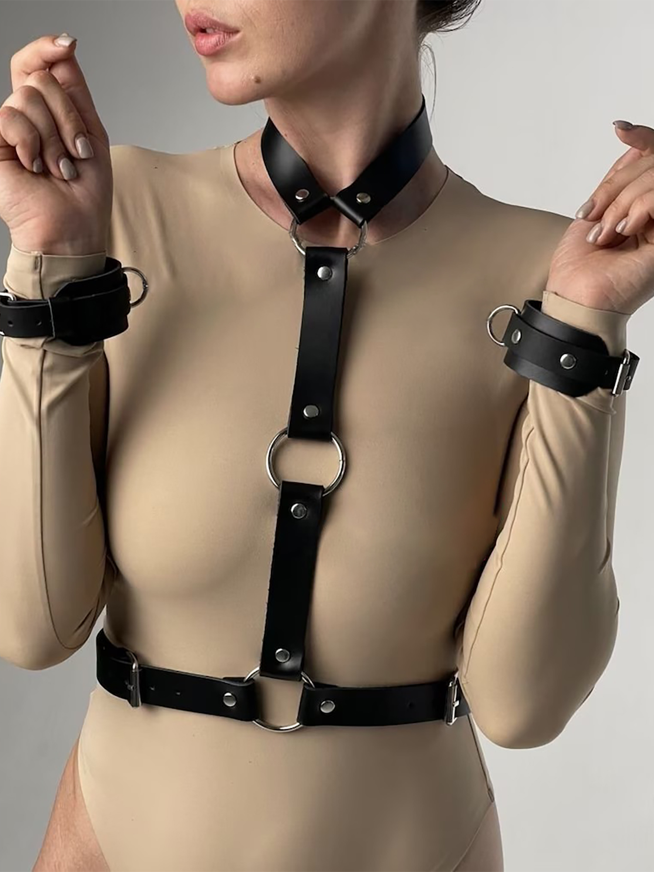 女性用セクシーレザーハーネスベルトと手錠セット、フェチ服、フ - Garter Belt Set のレビューと価格
