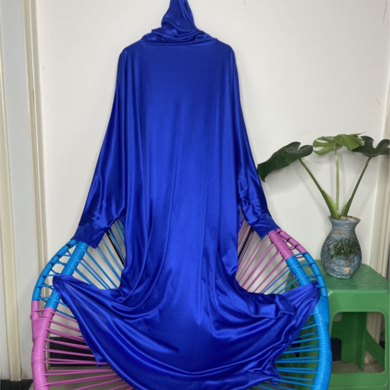 シルクのような肌触りのソフトなフード付きマキシ丈ワンピース、 - Robe Silk Women のレビューと価格
